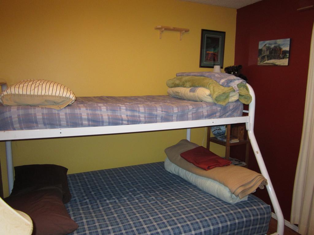 Beez Kneez Bakpakers Hostel Whitehorse Pokój zdjęcie
