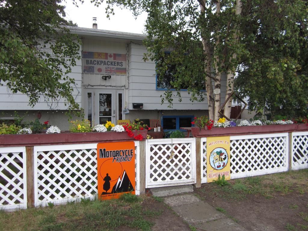 Beez Kneez Bakpakers Hostel Whitehorse Zewnętrze zdjęcie