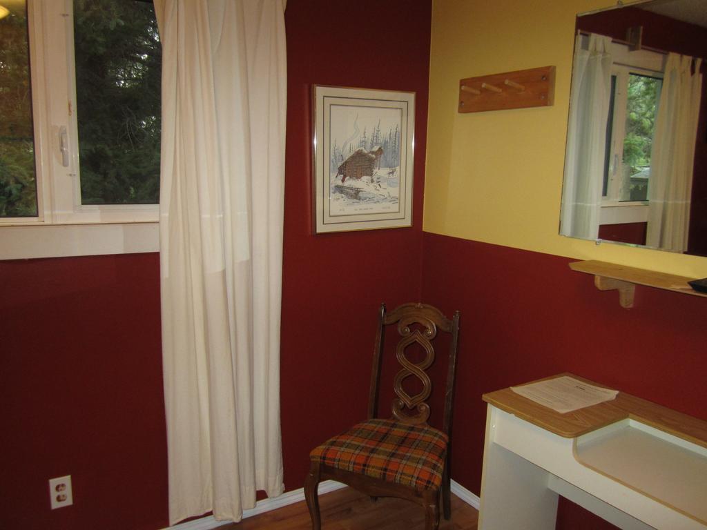 Beez Kneez Bakpakers Hostel Whitehorse Pokój zdjęcie