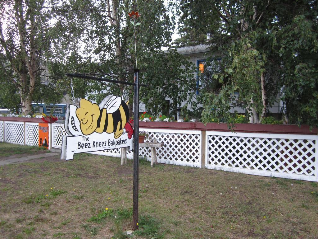 Beez Kneez Bakpakers Hostel Whitehorse Zewnętrze zdjęcie